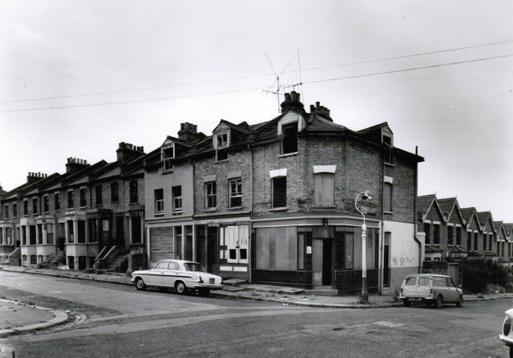 The Avenue, N11