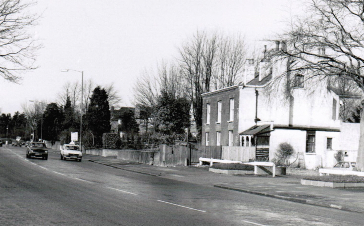 High Road, Whetstone