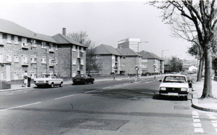 High Road, Whetstone