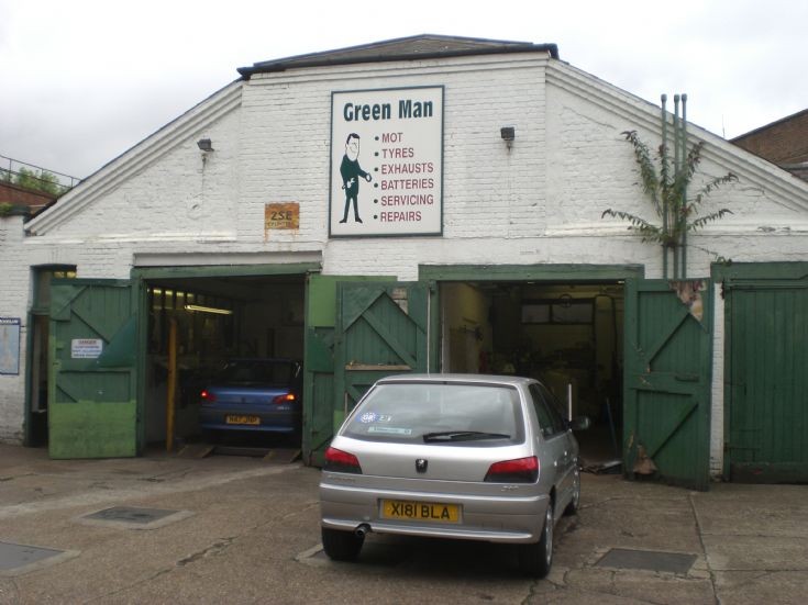 High Road, Whetstone