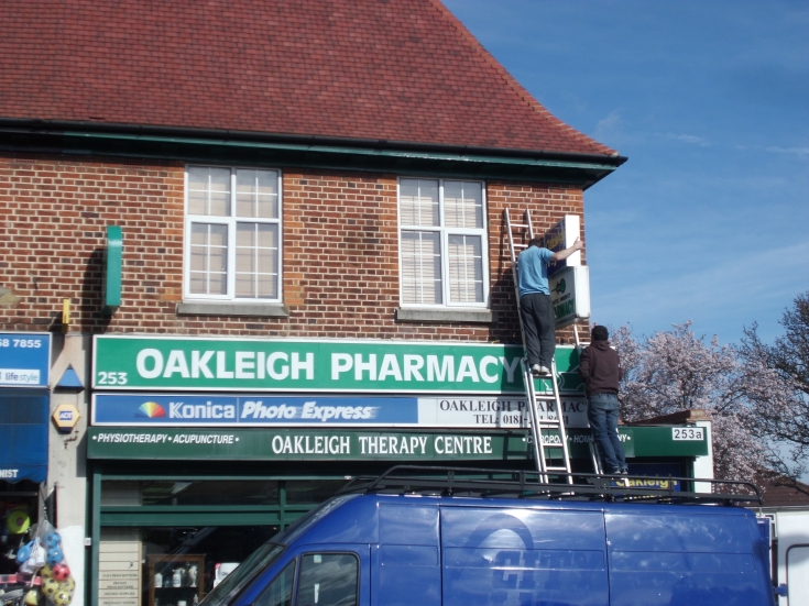 Oakleigh Road North, N20