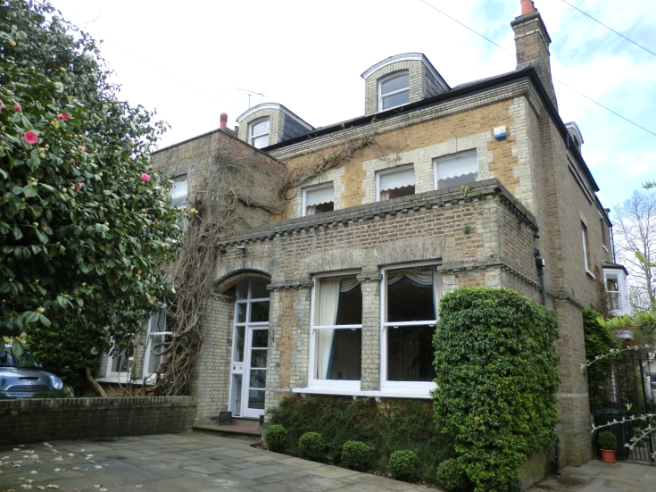 Oakleigh Park North, N20