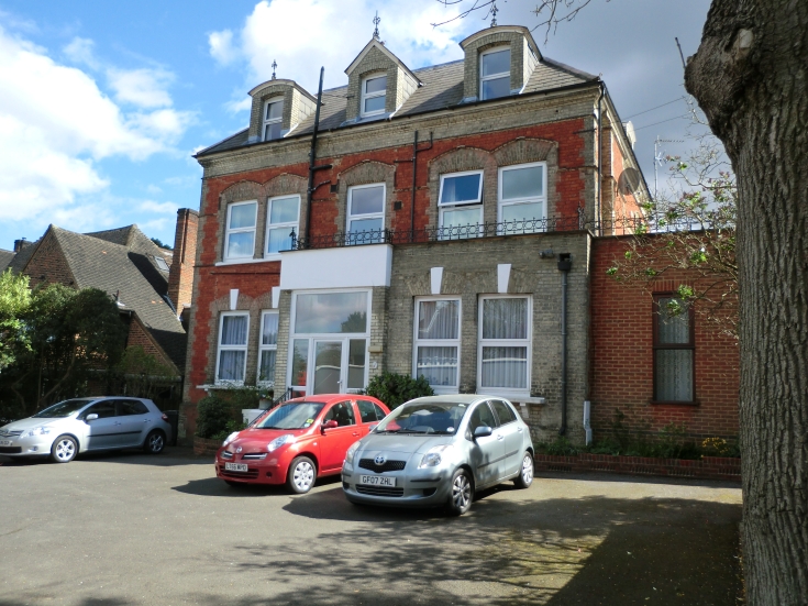 Oakleigh Park South, N20
