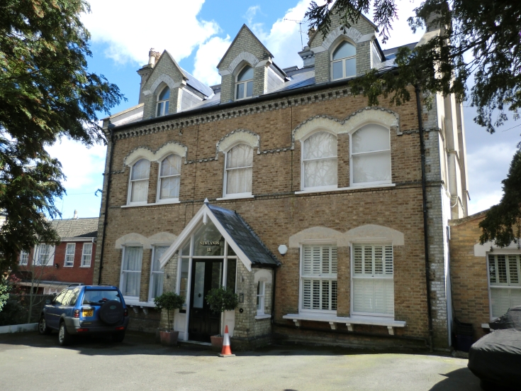 Oakleigh Park South, N20