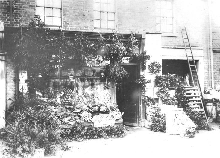 High Road, Whetstone