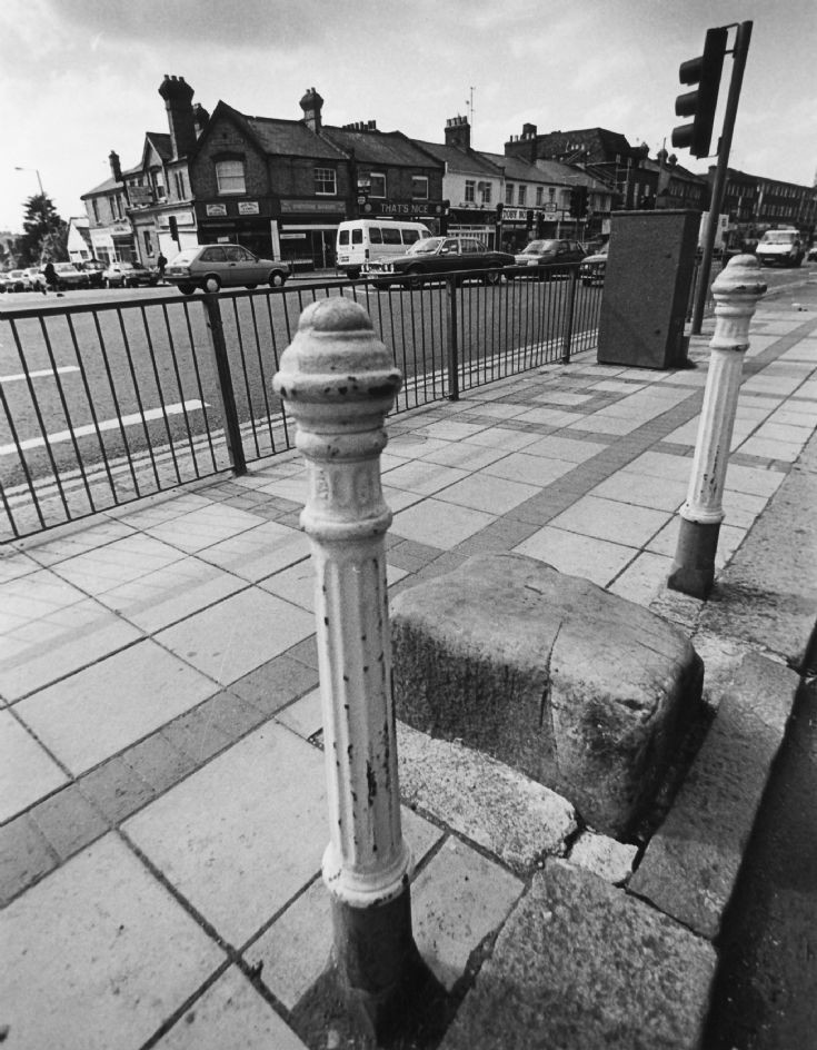 High Road, Whetstone