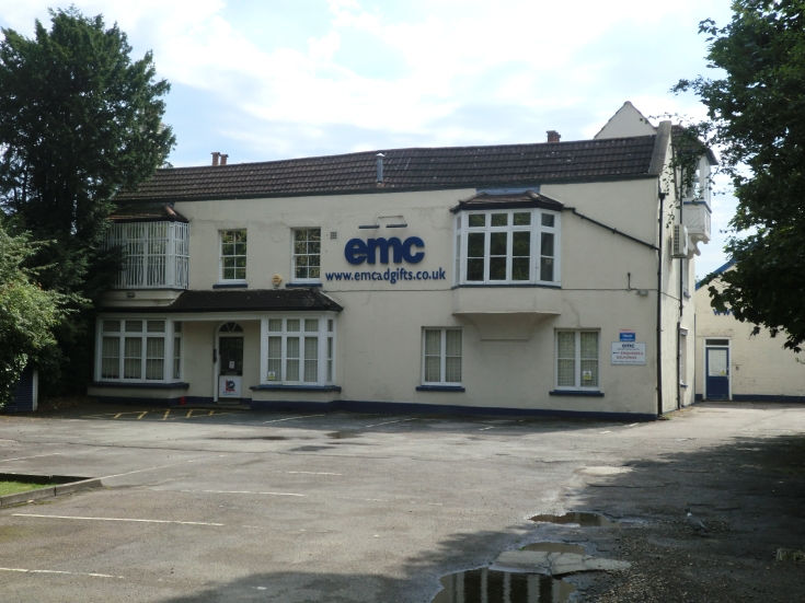 High Road, Whetstone