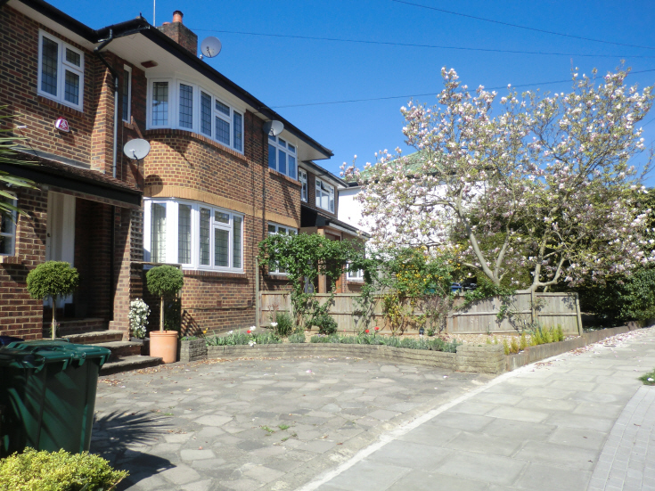 Raleigh Drive, N20