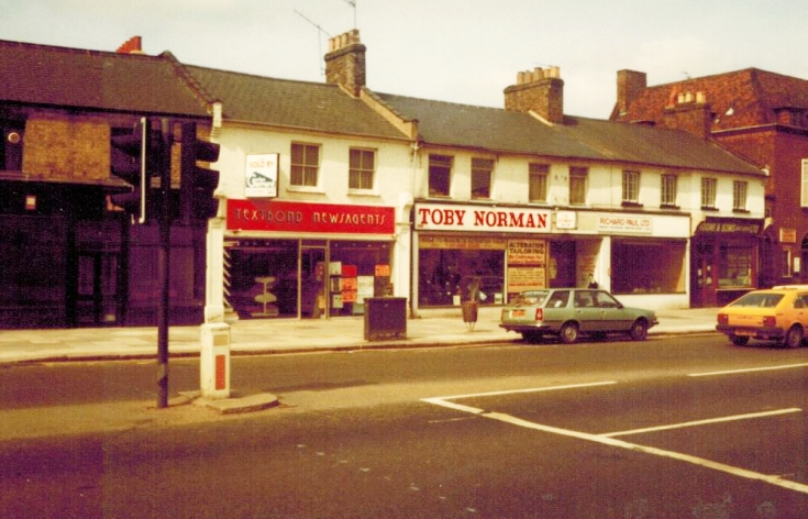 High Road, Whetstone