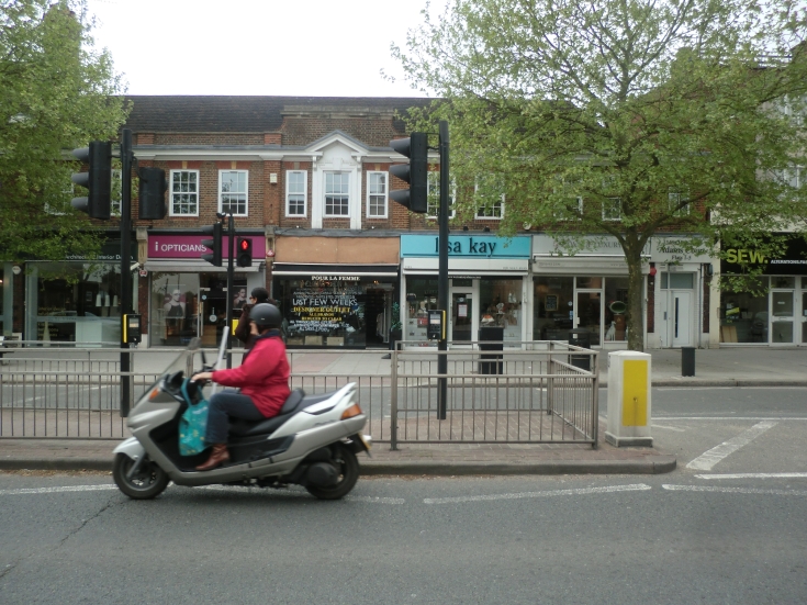 High Road, Whetstone