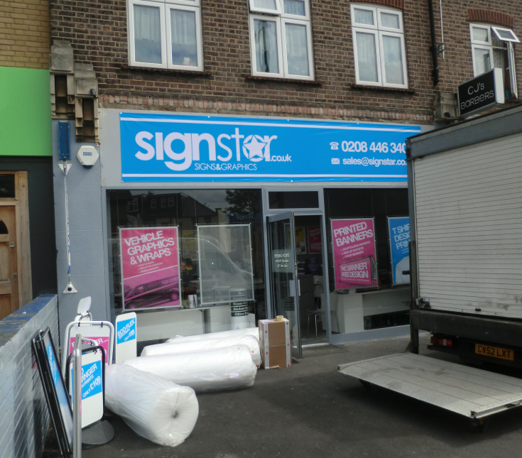 Woodhouse Road, N12