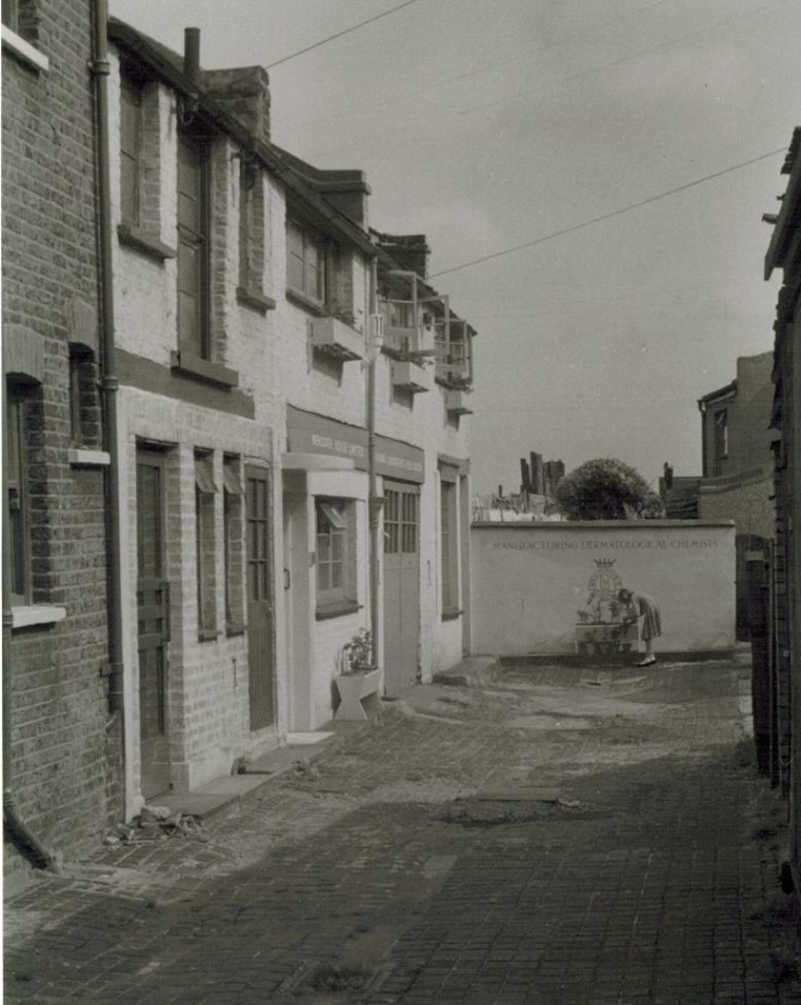 Beaconsfield Close, N11