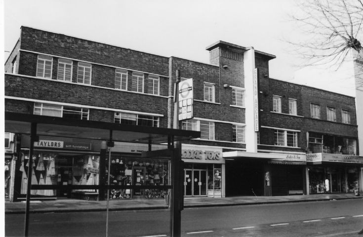 High Road, North Finchley