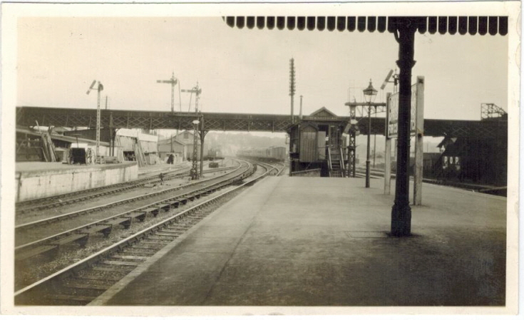 New Southgate Station