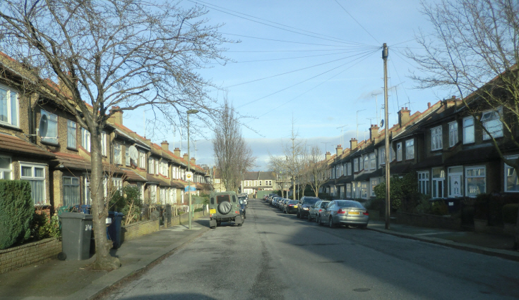 Marne Avenue, N11