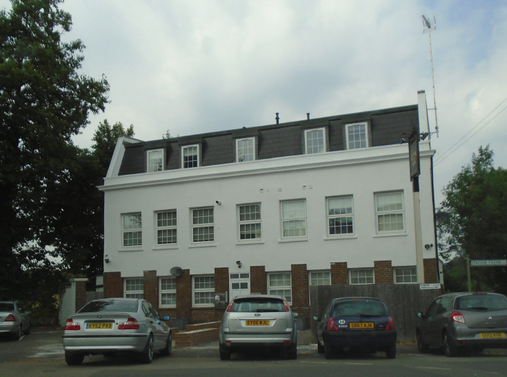 Cromwell Road, N10
