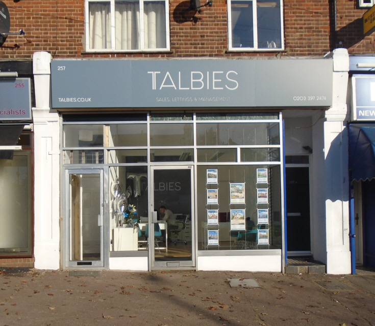 Oakleigh Road North, N20