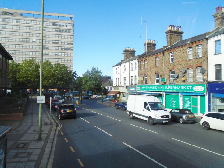 Oakleigh Road North, N20