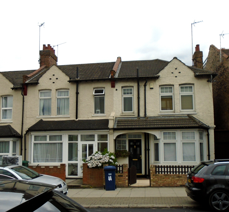 Oakleigh Road South, N11