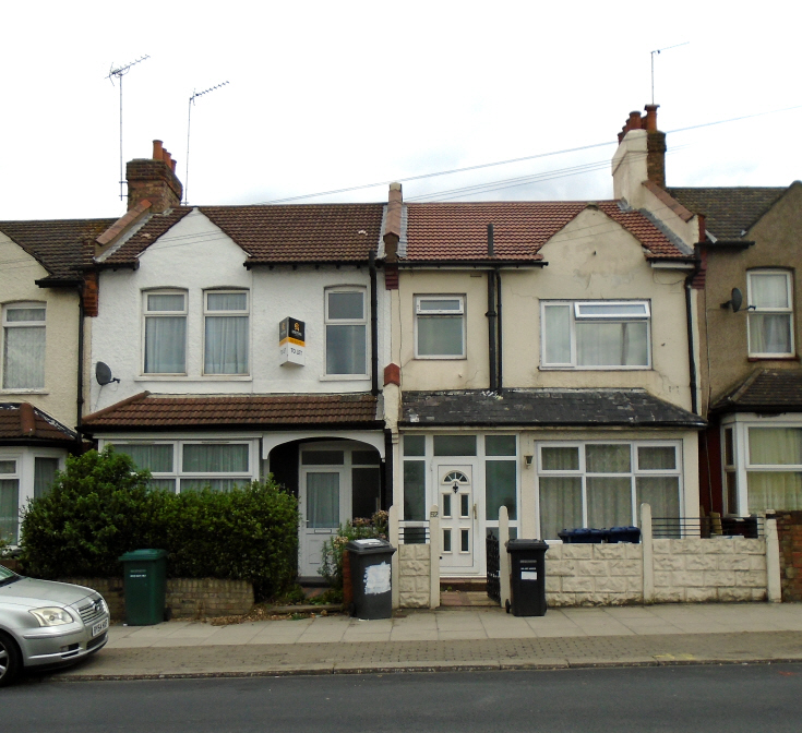 Oakleigh Road South, N11