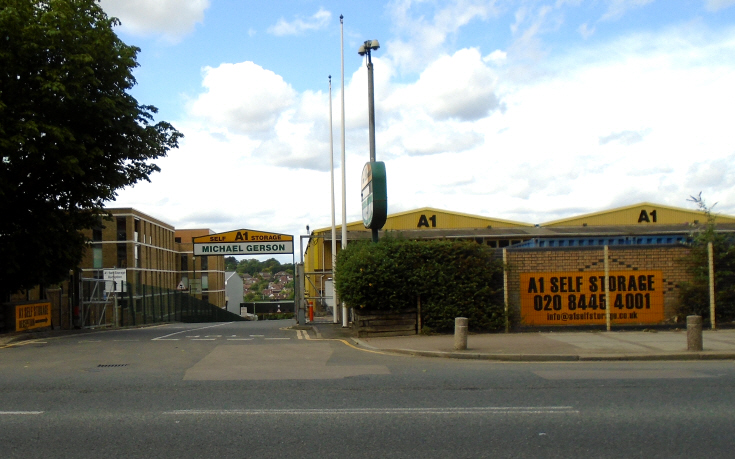 High Road, Whetstone
