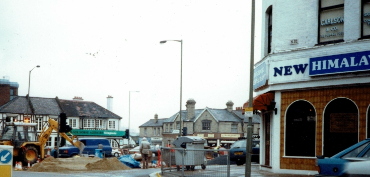High Road, Whetstone