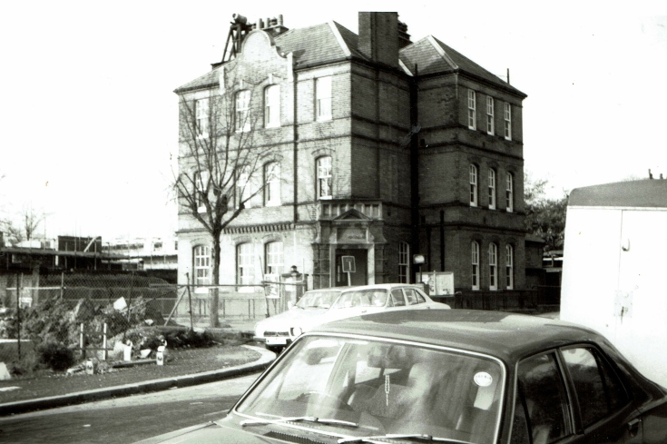 High Road, New Southgate, N11